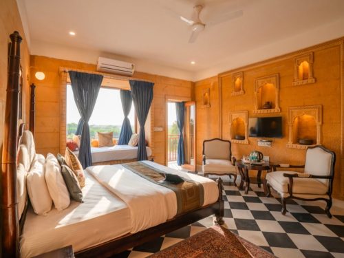 Superior double room with desert view
